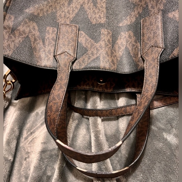 🖤 Michael Kors Kenly Black and Brown Signature Print Tote Bag - Picture 8 of 15